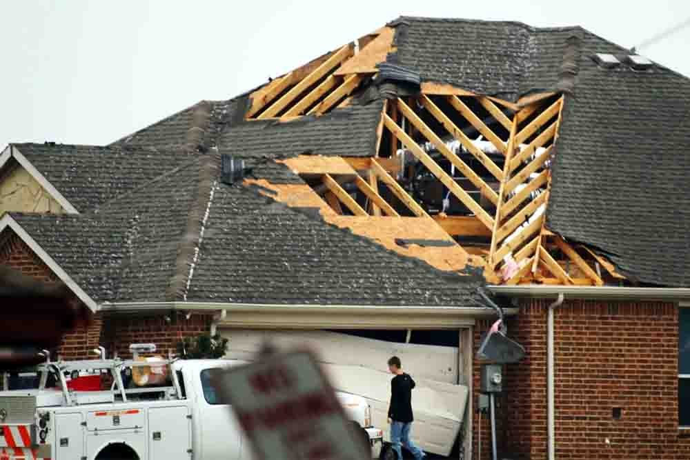 signs that your roof has storm damage