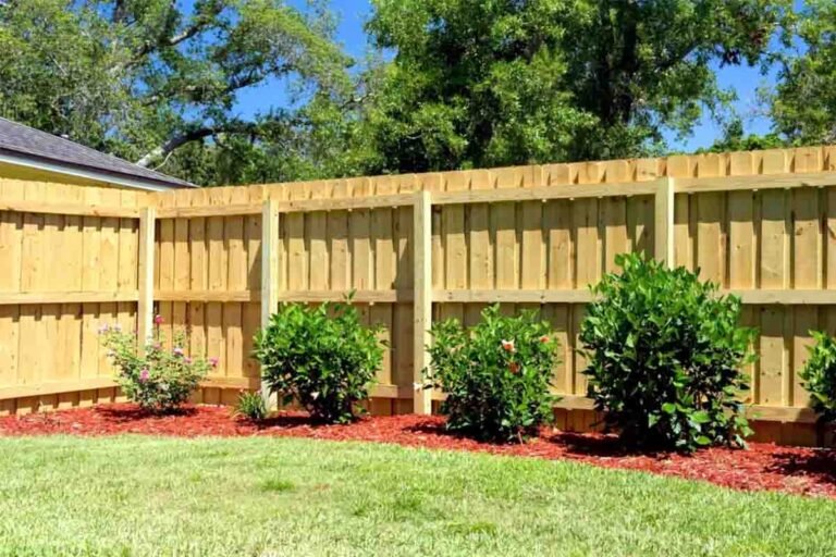 Top backyard fence installation in Seattle by trusted contractors